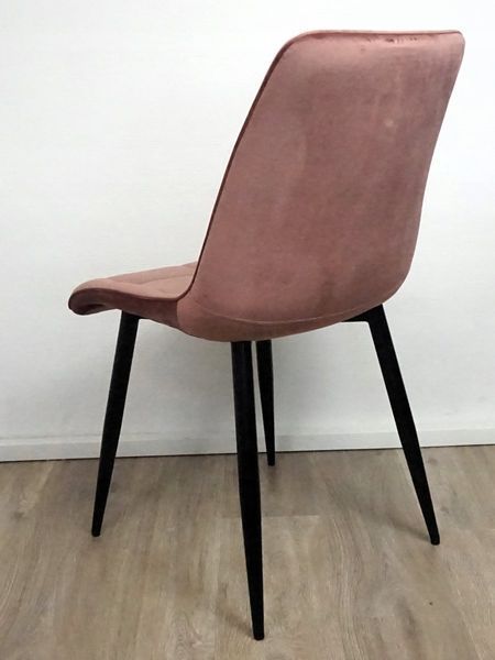 Стілець SIGNAL CHIC VELVET чорний каркас/антична троянда BL.52 CHICVCRA52 фото