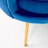 На фото вигляд зверху ніжки дивану AMORINITO XL HALMAR в оббивці синього кольору